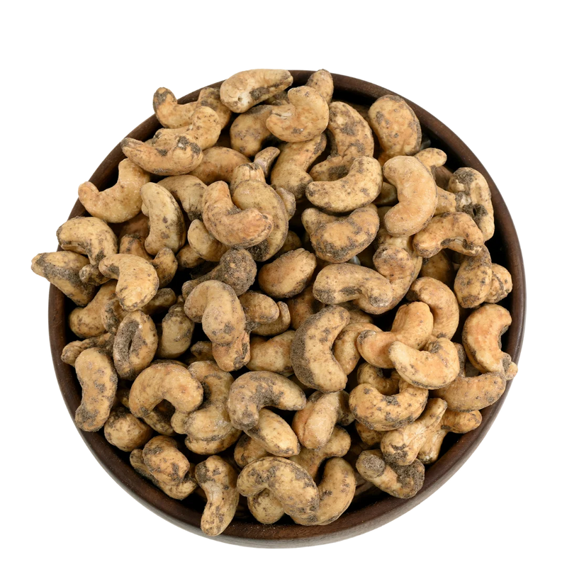 Premium pepper-flavoured cashews in a rustic wooden bowl, best spiced dry fruits online in Bangalore from House of Rasda, rich in flavour and crunch.