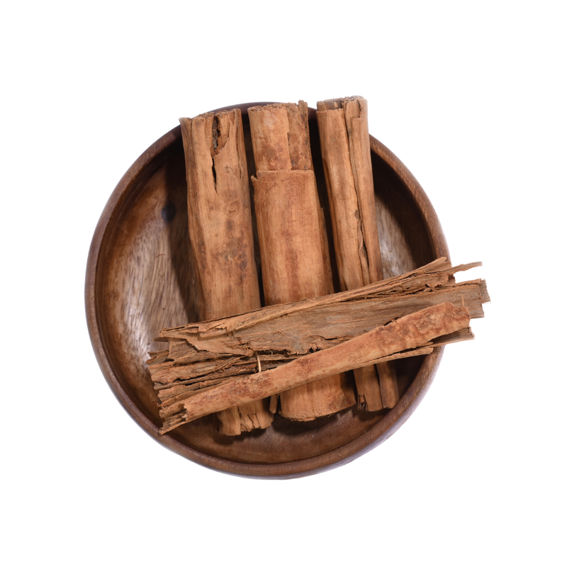 Cinnamon Quills Ceylon – close-up of finely layered Ceylon cinnamon sticks, known for their mild aroma and health benefits