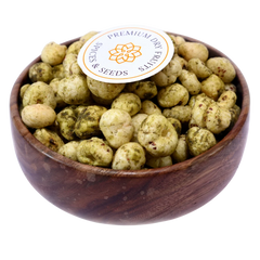 Fox Nuts Minty Pudina Makhana – Crispy roasted fox nuts coated with refreshing mint and pudina flavor, served in a wooden bowl.