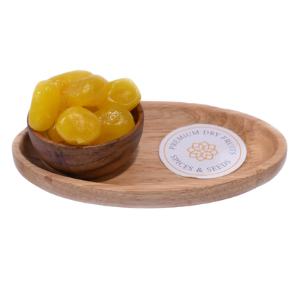 Lemon Dehydrated slices arranged in a wooden bowl on a light background