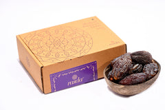 These organic medjoul dates are of high quality and can be used for a variety of culinary purposes.