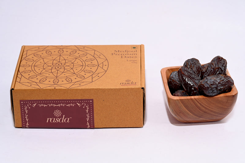 Fresh Medjool dates, also known as Medjoul dates, are highly sought after for their soft, chewy texture and caramel-like taste.
