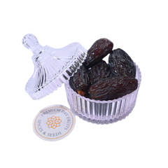 Fresh Medjool dates, also known as Medjoul dates, are highly sought after for their soft, chewy texture and caramel-like taste.